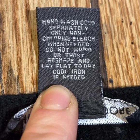 Extra Cozy Chelsea & Theodore Black Crew Neck Sweater Cashmere Blend - Picture 6 of 6